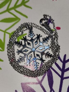 Silver Snowflake Pendant Necklace - Silver